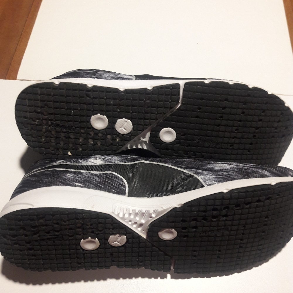 EUC Puma Black & White Running Shoe - Women's Size 8.5 - Picture 8 of 10
